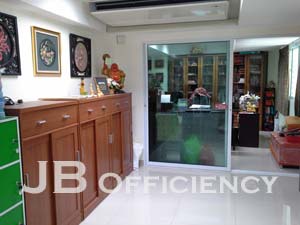 "Home Office and Warehouse at Phutthamonthon Sai 1"