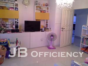 "Home Office and Warehouse at Phutthamonthon Sai 1"