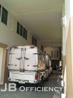 "Home Office and Warehouse at Phutthamonthon Sai 1"