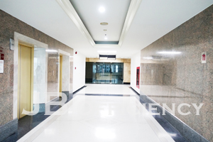 "Charn Issara Tower 2 - Office Space for rent on New Pethburi Road"