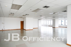"Charn Issara Tower 2 - Office Space for rent on New Pethburi Road"