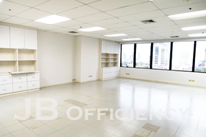 "Charn Issara Tower 2 - Office Space for rent on New Pethburi Road"