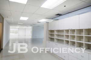 "Charn Issara Tower 2 - Office Space for rent on New Pethburi Road"