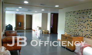 "Home Office Sukhumvit near BTS Prompong Station"