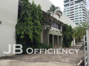 "Home Office Sukhumvit near BTS Prompong Station"