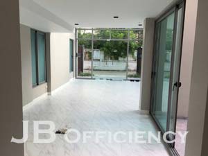 "Home Office Soi Thong Lor"