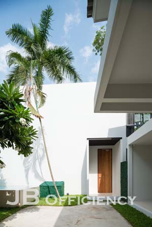 "Modern Home Office Soi Thong Lor"