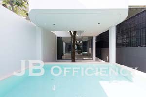 "Modern Home Office Soi Thong Lor"
