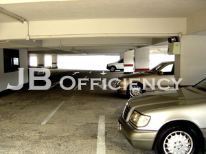 "Ritratana Building"