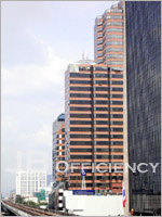 "Phahonyothin Place"